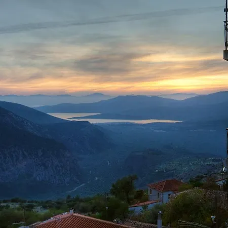 Athina Delphi