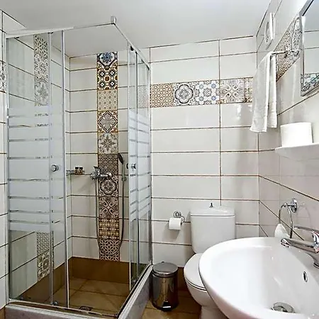 Отель Athina *